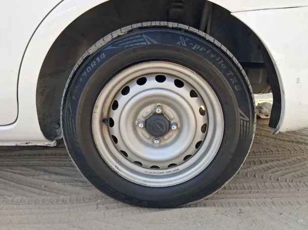 Car image 10