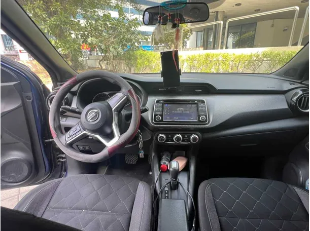 Car image 11