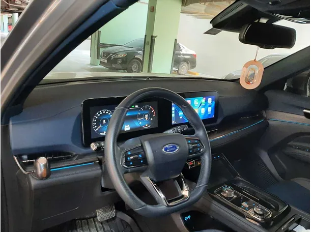 Car image 11
