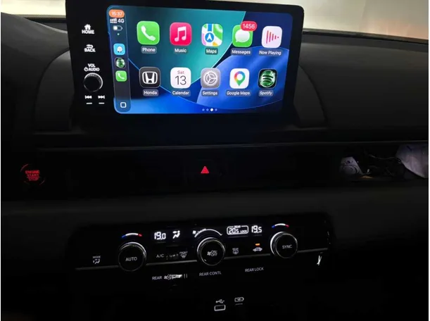 Car image 17