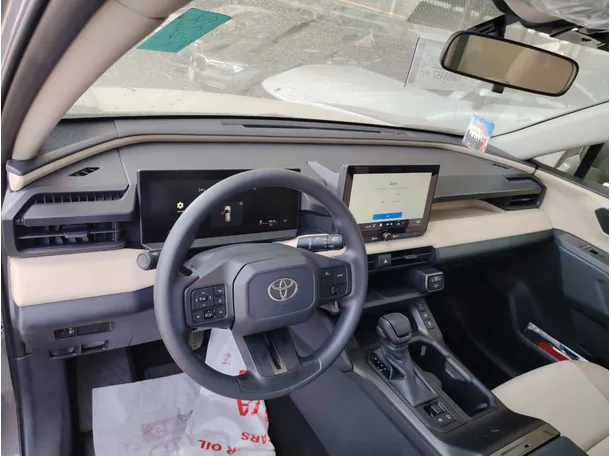 Car image 14