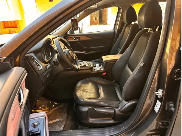 Car image 12