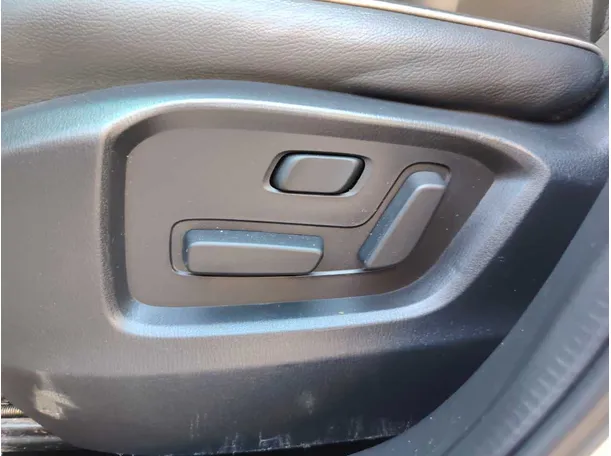 Car image 29