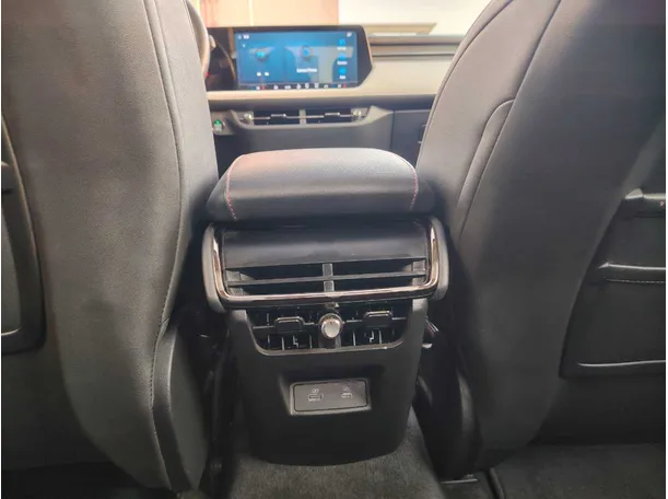 Car image 27