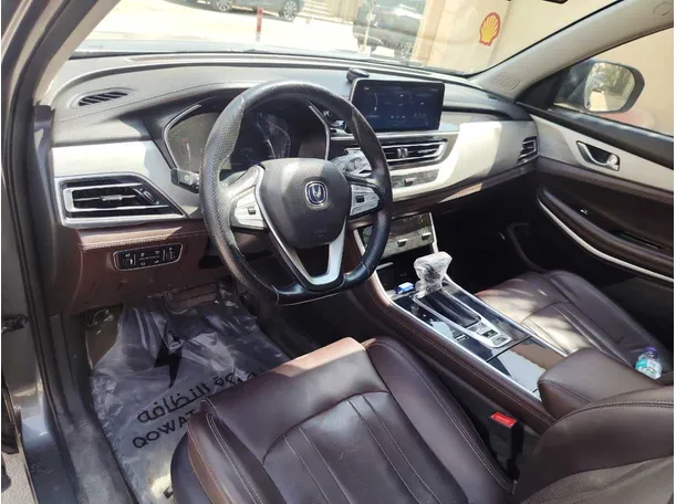 Car image 12