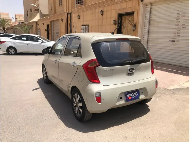 Car image 7