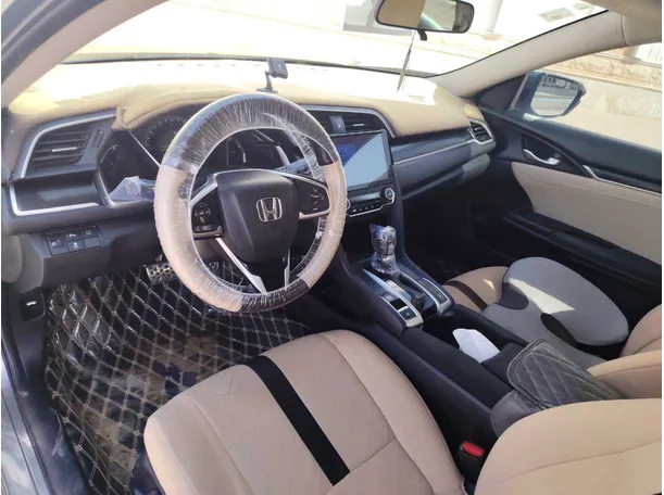 Car image 13