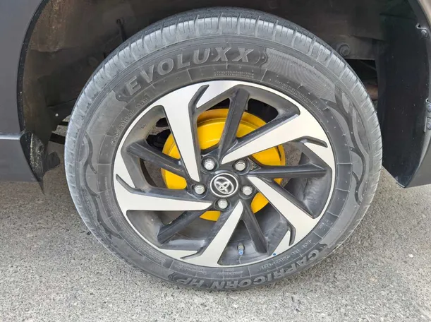 Car image 9