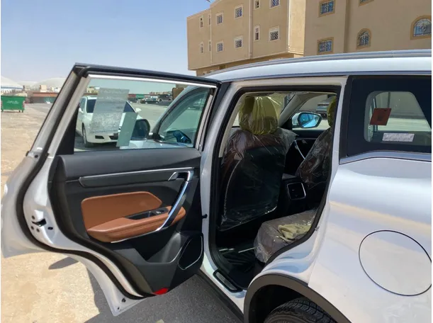 Car image 12
