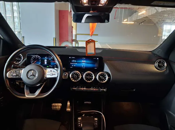 Car image 16