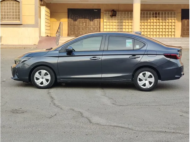 Car image 8
