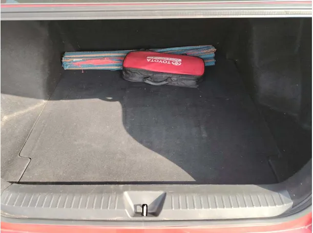 Car image 30