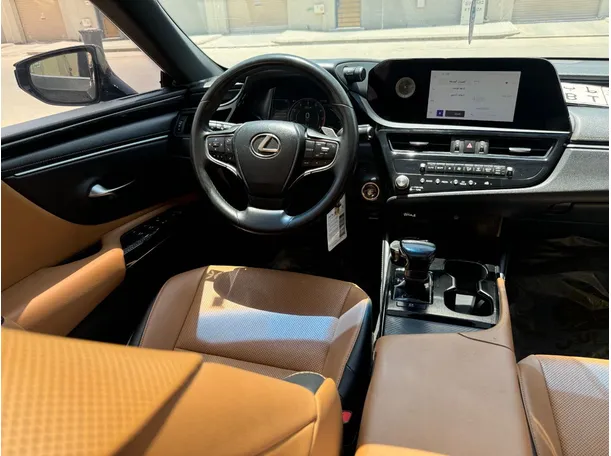 Car image 18