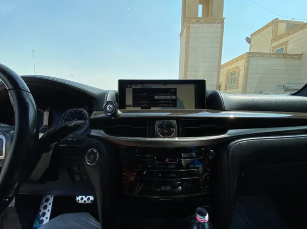 Car image 17