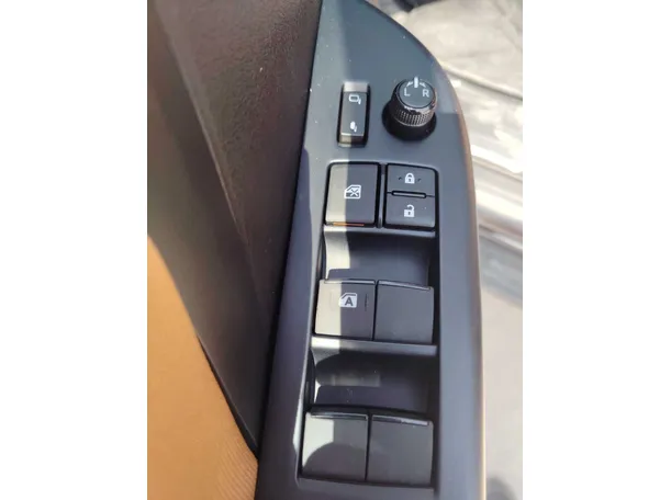 Car image 28