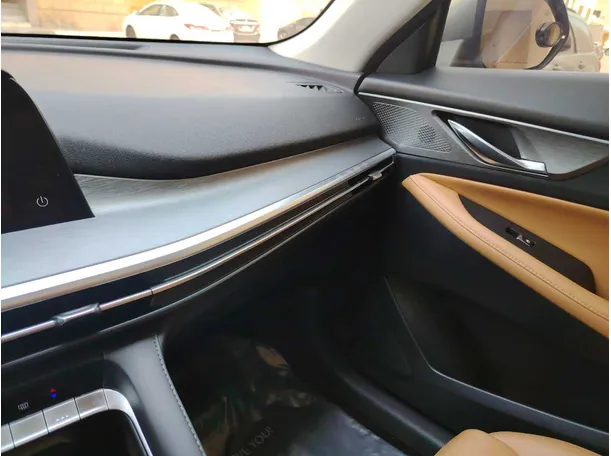Car image 24