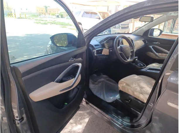 Car image 10