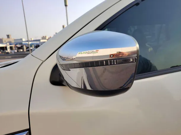 Car image 32
