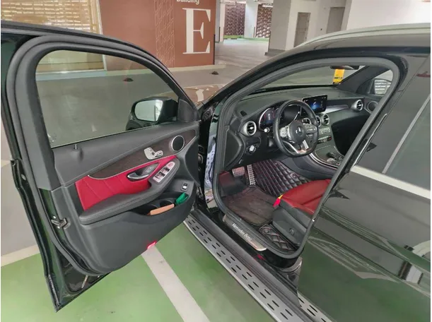 Car image 12