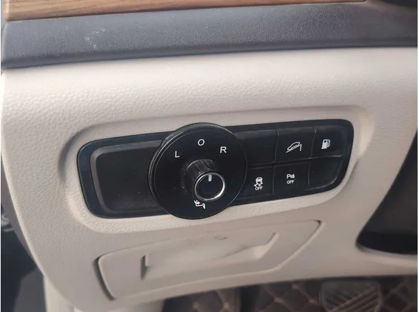Car image 33