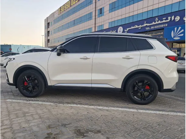 Car image 8