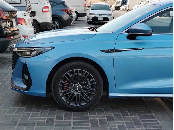 Car image 9