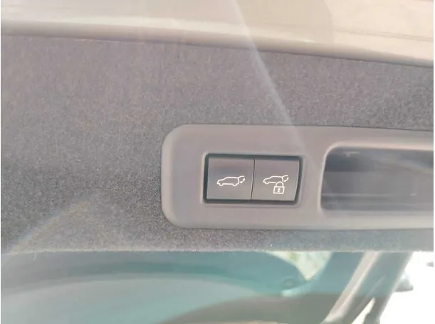 Car image 37