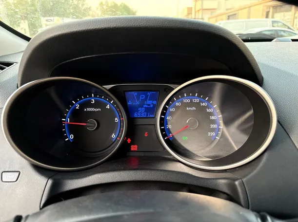 Car image 24