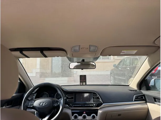 Car image 14