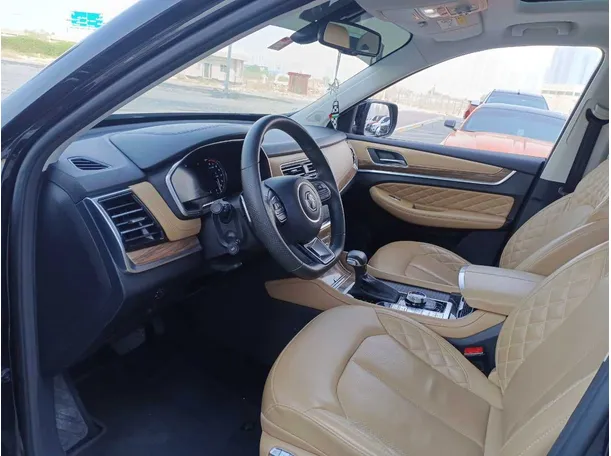 Car image 11