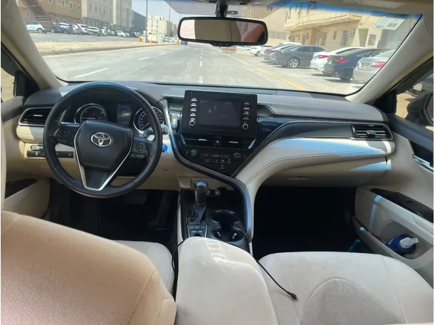 Car image 18