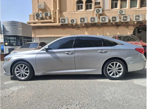 Car image 8