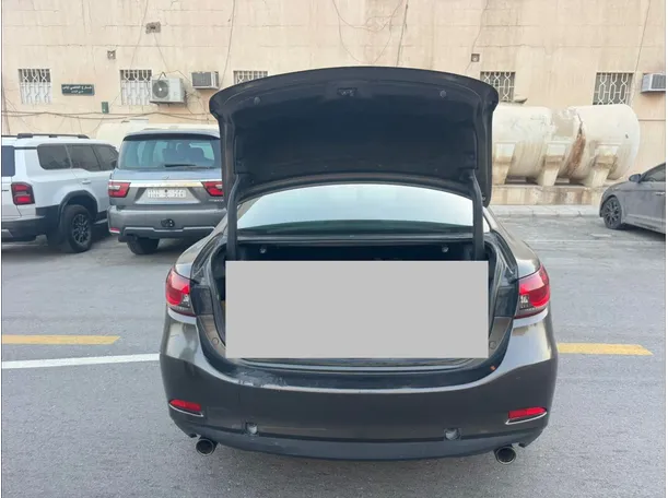 Car image 19
