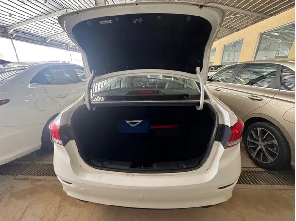 Car image 17