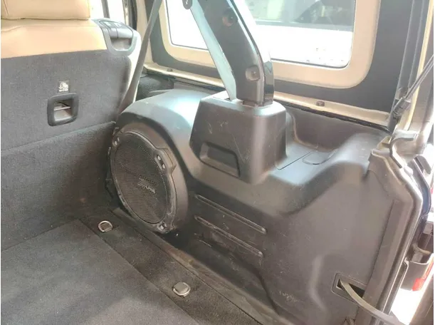Car image 32