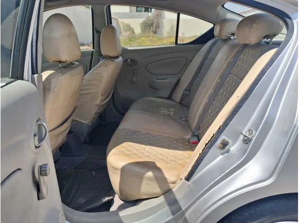 Car image 13