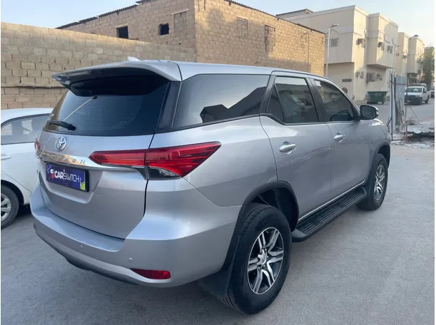 Car image 5