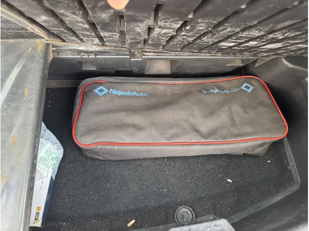 Car image 18