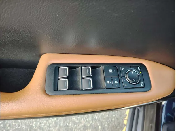 Car image 44
