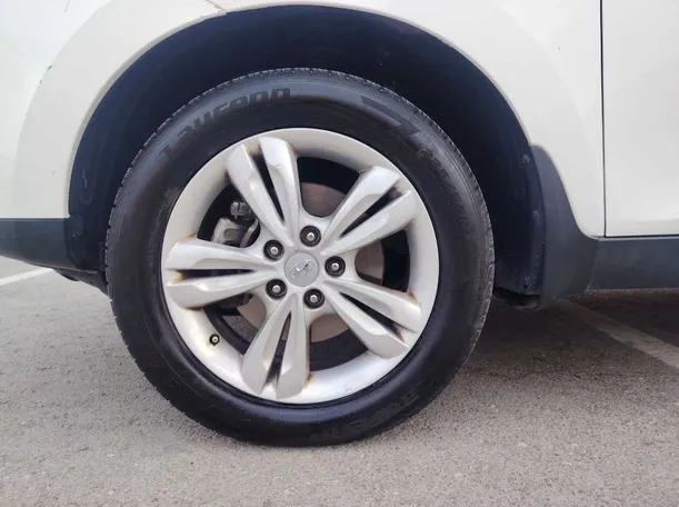 Car image 10