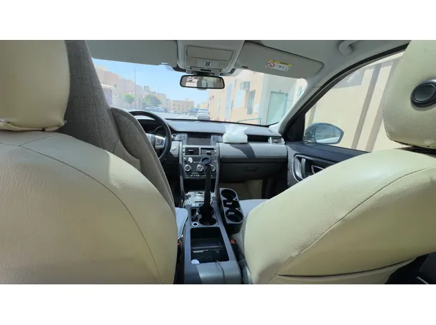 Car image 14