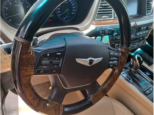 Car image 18