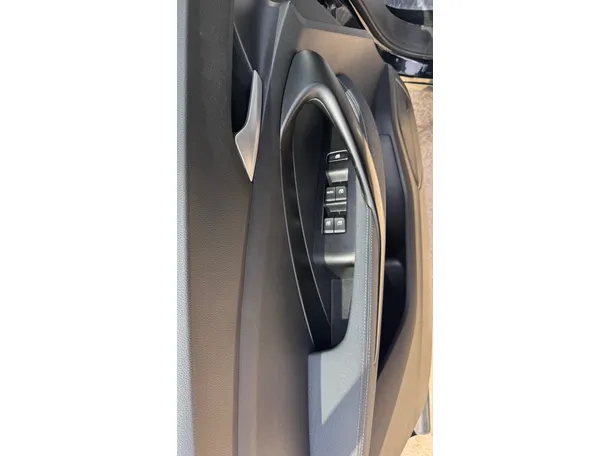 Car image 26