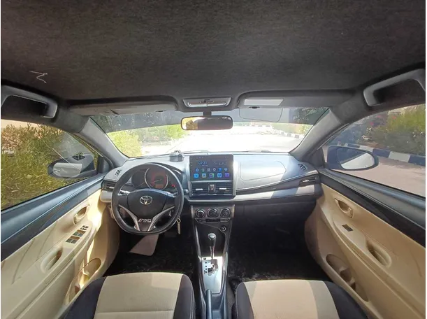 Car image 14