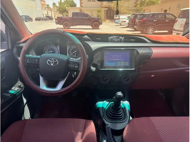 Car image 19