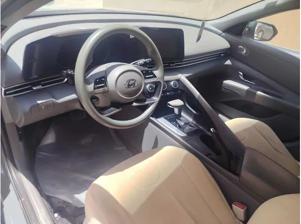 Car image 12