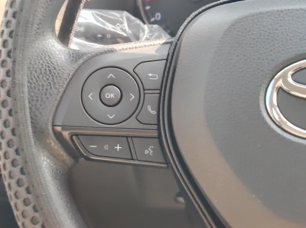Car image 25