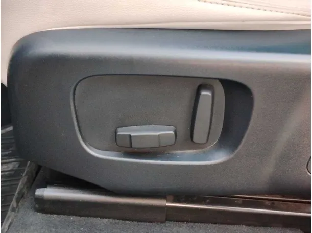Car image 29