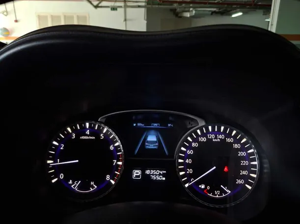 Car image 10