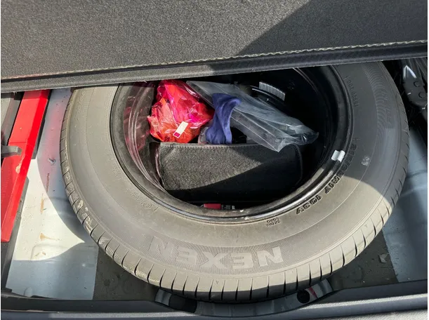 Car image 24